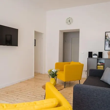 Spacious 3br Ac Self Check-in Street Parking *