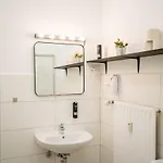 Spacious 3br Ac Self Check-in Street Parking *