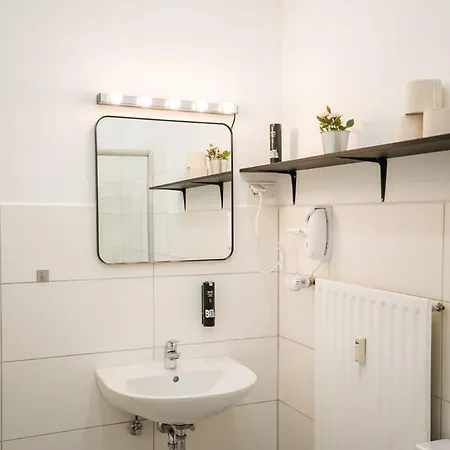 Spacious 3br Ac Self Check-in Street Parking *