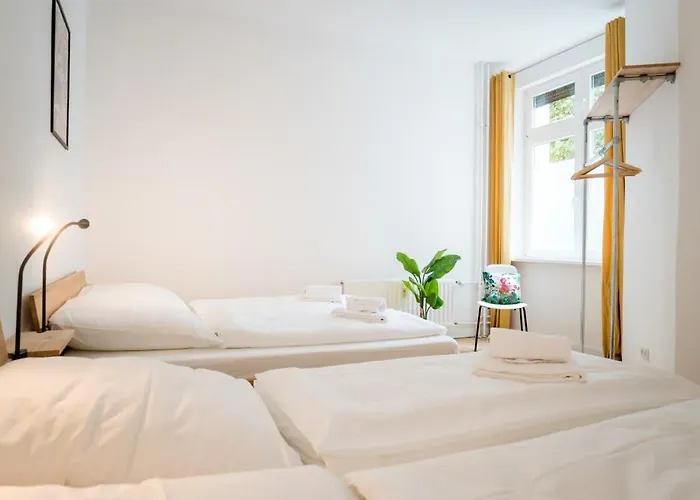 Spacious 3br Ac Self Check-in Street Parking *