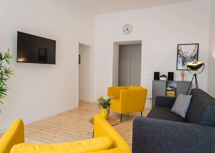 Spacious 3br Ac Self Check-in Street Parking *