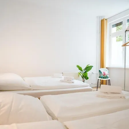 Spacious 3br Ac Self Check-in Street Parking *