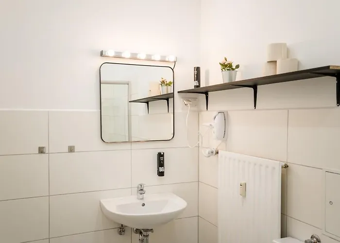 Spacious 3br Ac Self Check-in Street Parking *