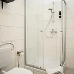 Spacious 3br Ac Self Check-in Street Parking Apartment *