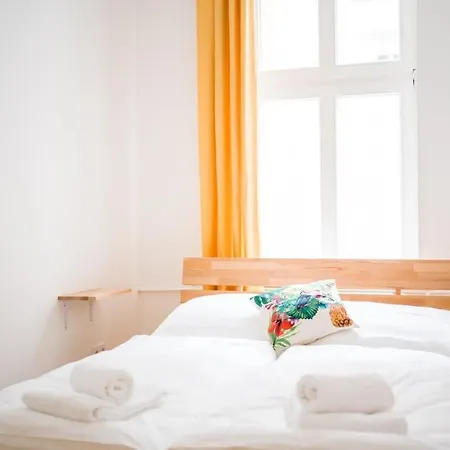 Spacious 3br Ac Self Check-in Street Parking Apartment Berlin